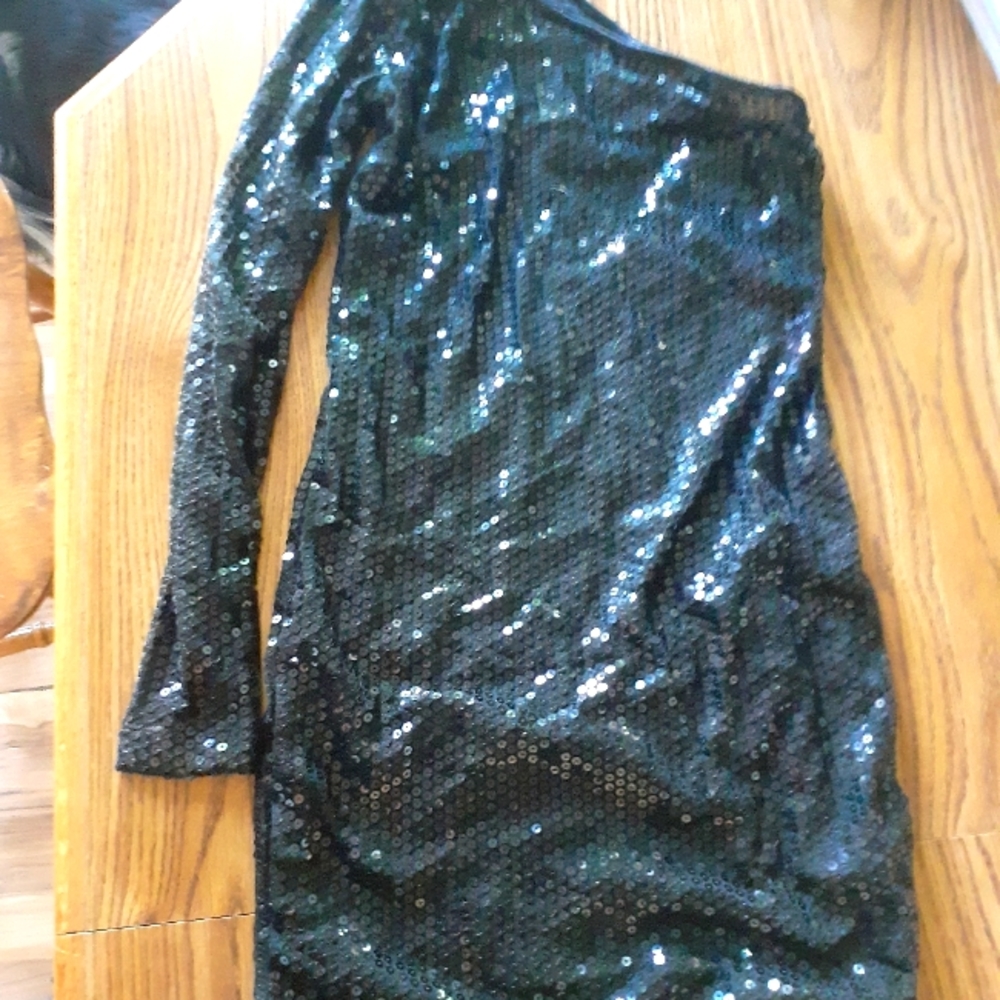 Shoulder party dress